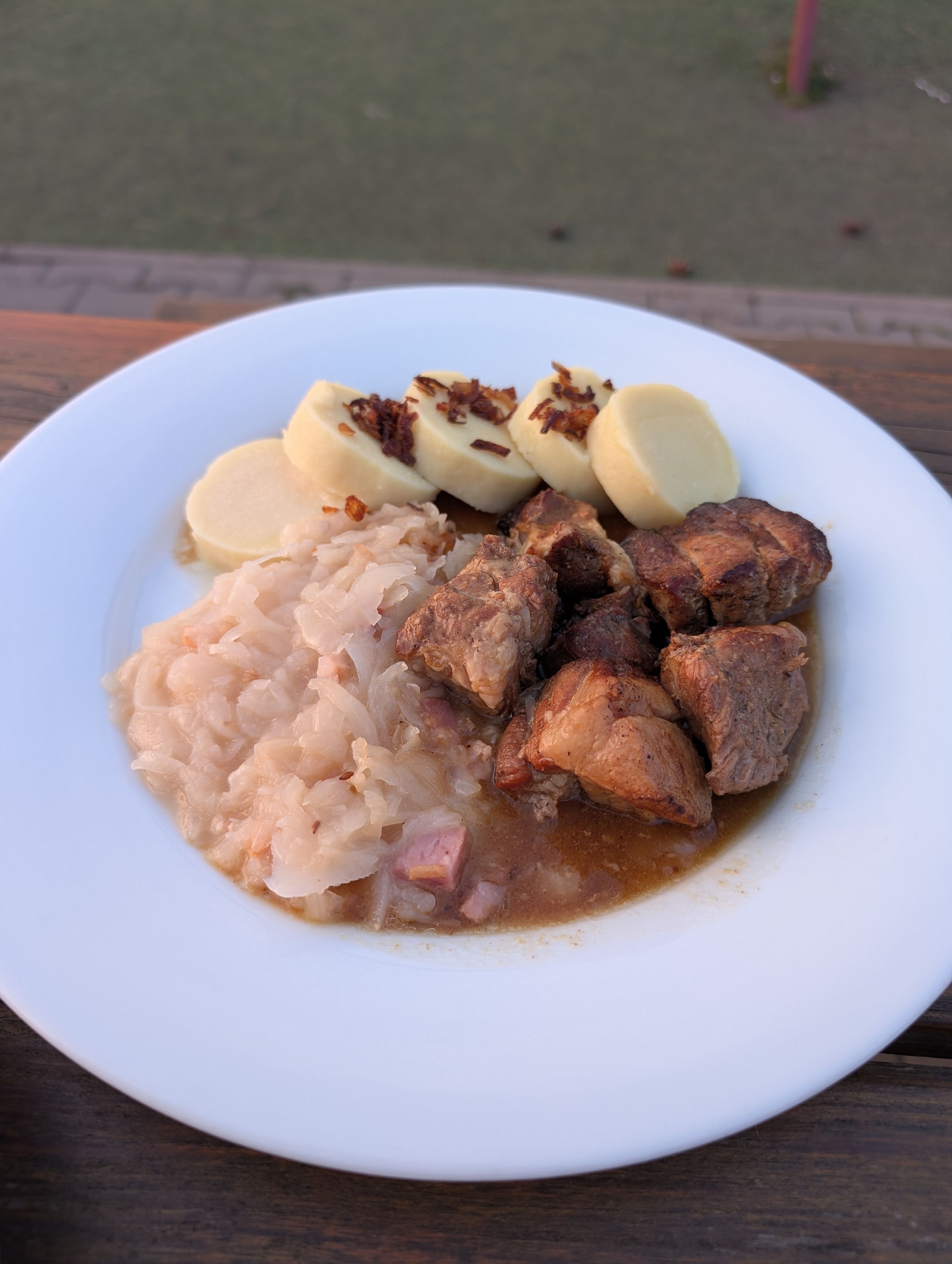 Vepřové výpečky, knedlík, zelí v podniku Restaurace na pozemním hokeji